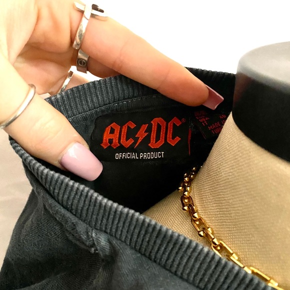 VINTAGE DISTRESSED AC/DC GRAPHIC T-SHIRT - Picture 3 of 4